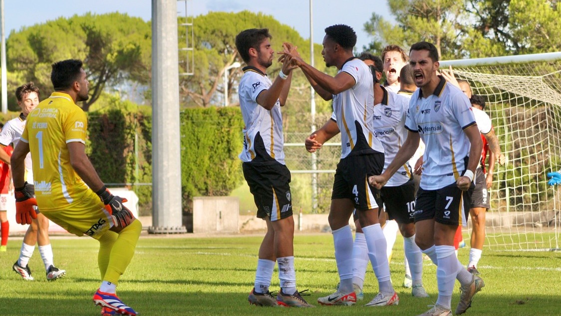 Equipa Principal Oliveira do Bairro Sport Clube